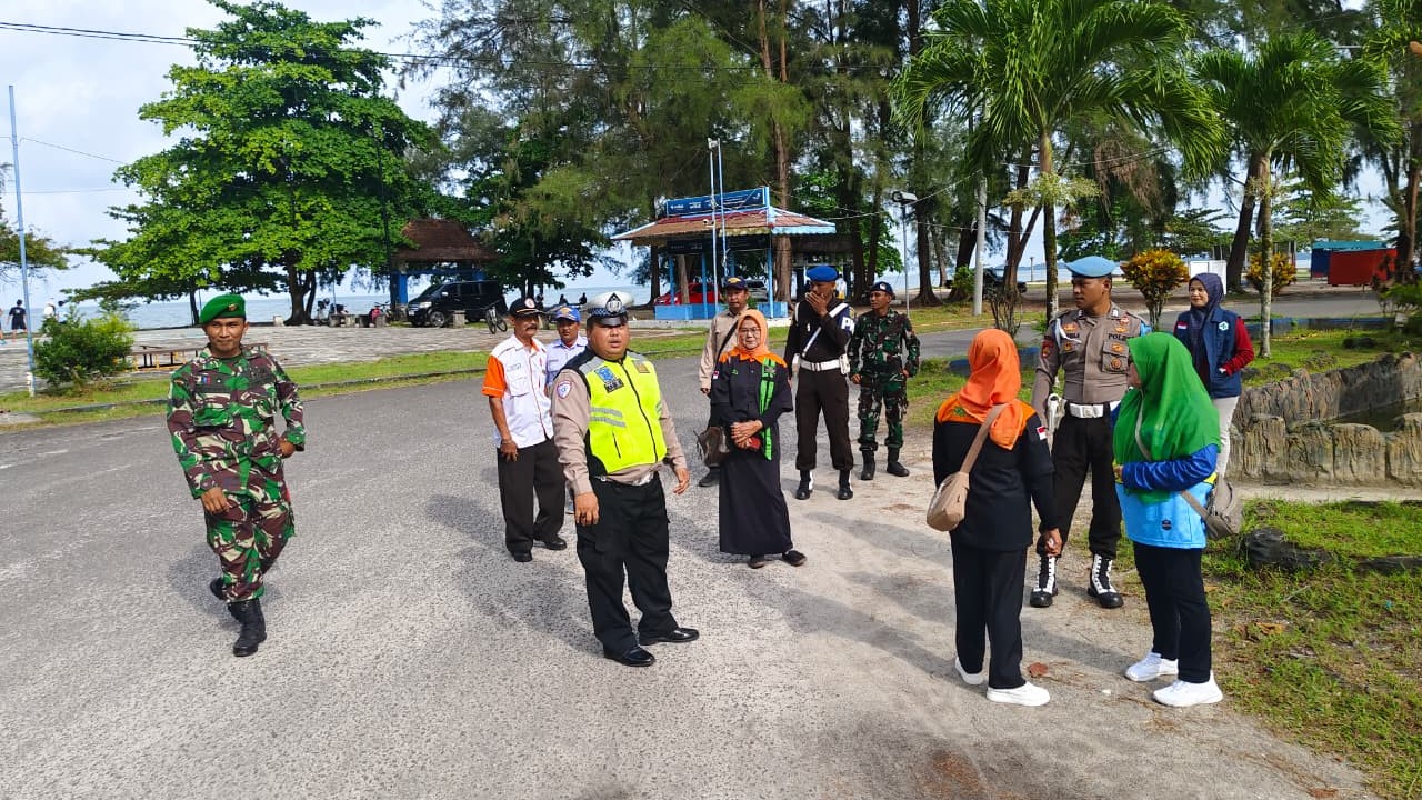 Pantau Situasi kamtibmas, Personel Pos Pam Tanjung Pendam Gelar Apel Pagi dan Patroli Ops Lilin Menumbing 2025 4 AddText 12 27 02.01.41 1