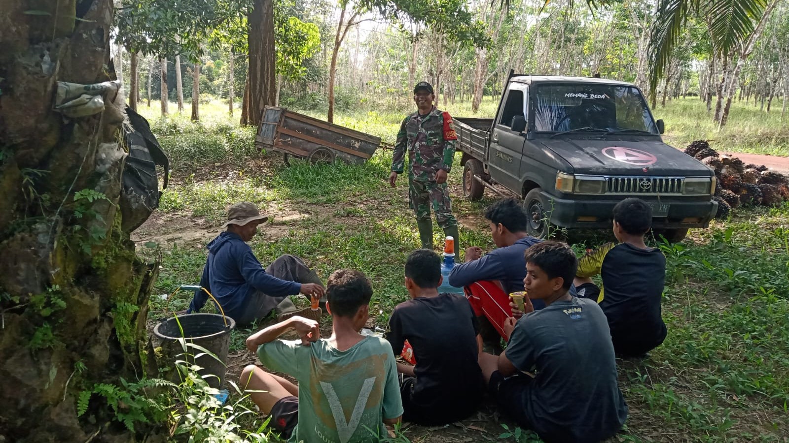 Babinsa Sertu Didi K dari Koramil 414-04/Membalong Sosialisasikan Penerimaan TNI AD TA 2025 di Desa Perpat 2 AddText 01 01 03.54.44