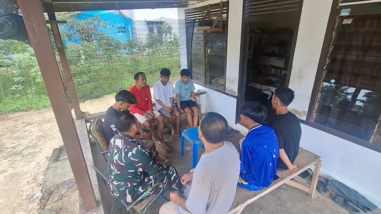 Di Desa Lintang, Babinsa Pratu Satrio P dari Koramil 414-02/Manggar Sosialisasikan Rekrutmen TNI AD TA 2026 2 AddText 01 01 04.03.16