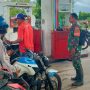 Babinsa Serka Anis Setiawan Lakukan Monitoring di SPBU Desa Dukong Kecamatan Tanjungpandan