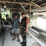 Babinsa Serka Suherman, dari Koramil 414-03/Gantung Gelar Komsos Bersama Warga di Desa Dendang