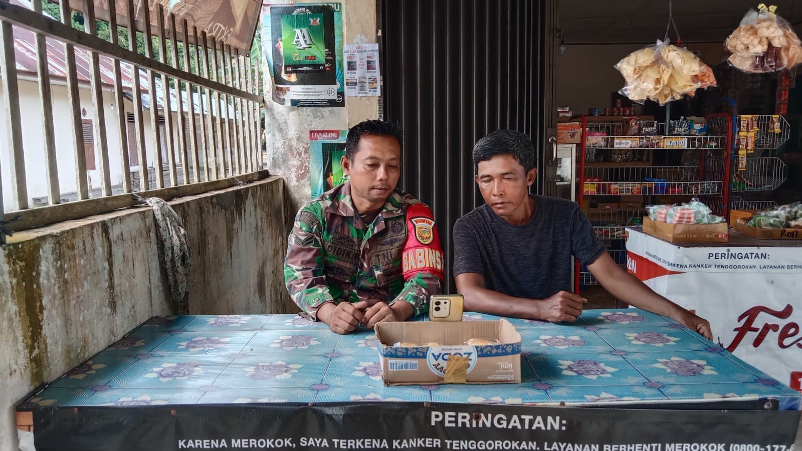 Di Desa Perpat, Babinsa Sertu Didi K dari Koramil 414-04/Membalong Gelar Komsos Bersama Warga Binaannya