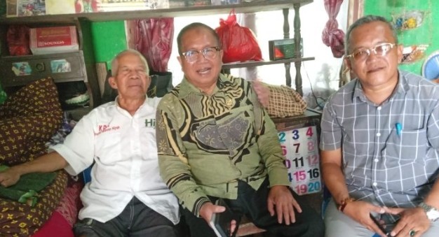 Ratusan Pelayat Iringi Kepergian Bang Sidik, Penyanyi Legend Musik Belitung yang Abadi dalam Kenangan 6 AddText 04 15 10.16.20