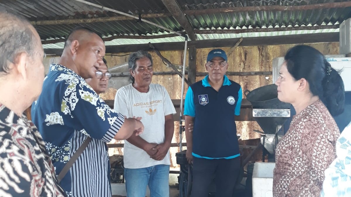 Kaitan LKPJ Gubernur Babel Tahun 2025, Komisi 2 DPRD Babel Tinjau Pokdakan Mandiri Jaya Air Baik berupa Bantuan Sarpras di Sentra Pakan Ikan Tole di Tanjungpandan 4 AddText 04 17 10.52.33