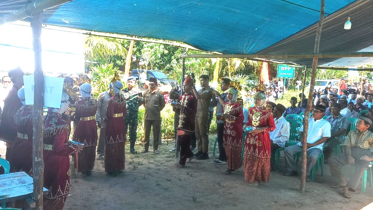 Anggota Koramil 414-04/Membalong, Serka Sucipto Hadiri Maras Taun di Desa Tanjung Rusa 2 AddText 05 19 02.51.16