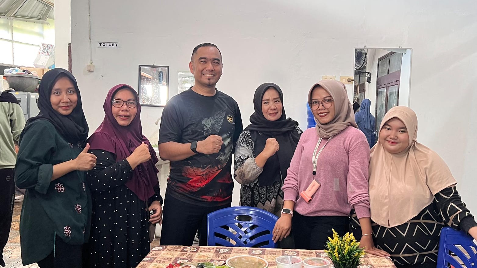 Berbagi Ilmu Kuliner, Pegawai Bapas Tanjungpandan Diundang Latih Masyarakat Kelurahan Kota Membuat Produk UMKM Kuliner Kekinian 2 AddText 05 19 07.37.24