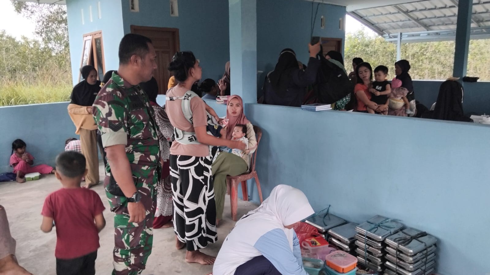 Babinsa Serka Andri Monitoring Kegiatan Posyandu Mawar di Desa Selinsing 2 AddText 06 09 02.23.49