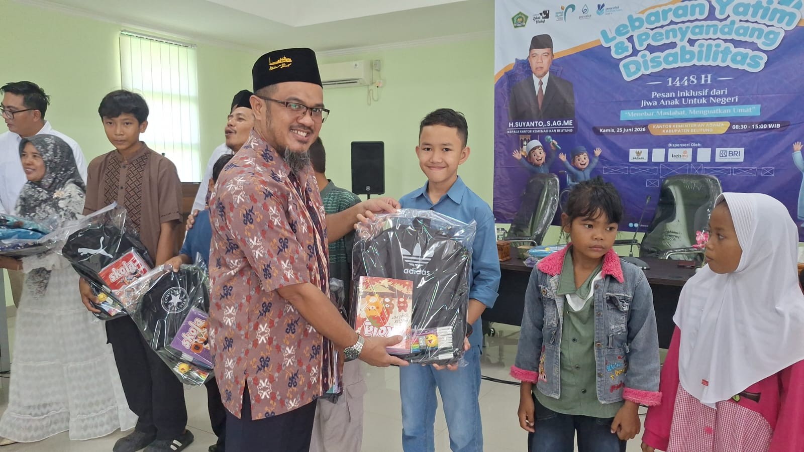 Baznas Belitung dan Kemenag Lebaran Anak Yatim dan Penyandang Disabilitas