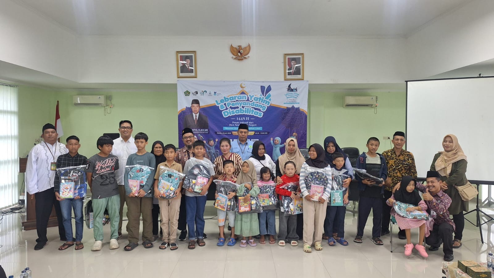 Baznas Belitung dan Kemenag Lebaran Anak Yatim dan Penyandang Disabilitas 8 AddText 06 25 07.09.18
