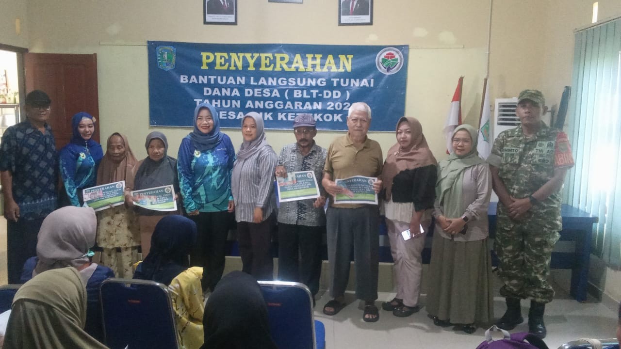 Babinsa Pelda Suminto Hadiri Penyaluran BLT Dana Desa di Aik Ketekok 2 AddText 07 03 04.20.23