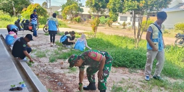 Babinsa Serka Andri Gotong Royong Dukung GNI ASRI