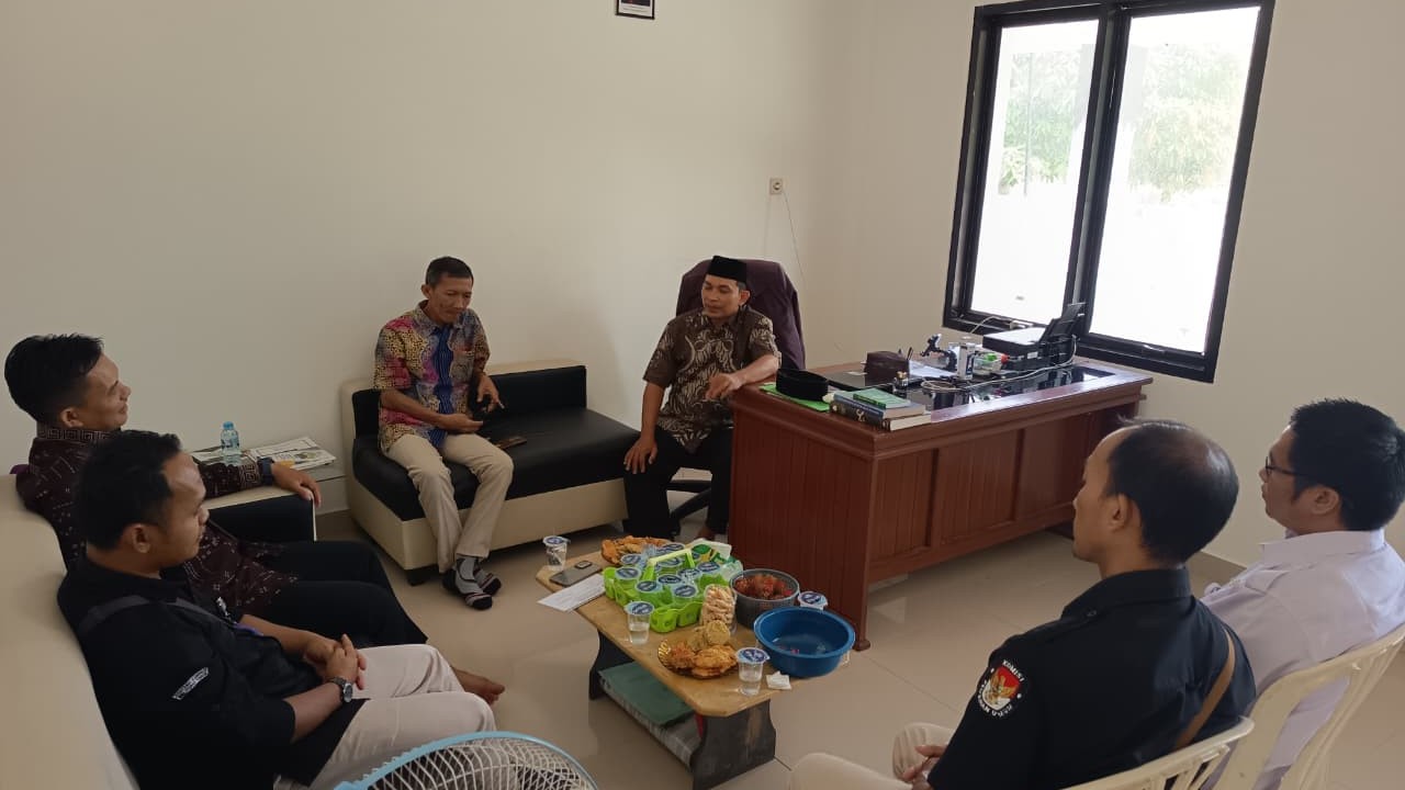 KPU Beltim dan KUA Gantung Pastikan Hak Pilih Warga Dibawah Usia 17 Tahun 1 AddText 07 29 03.31.35
