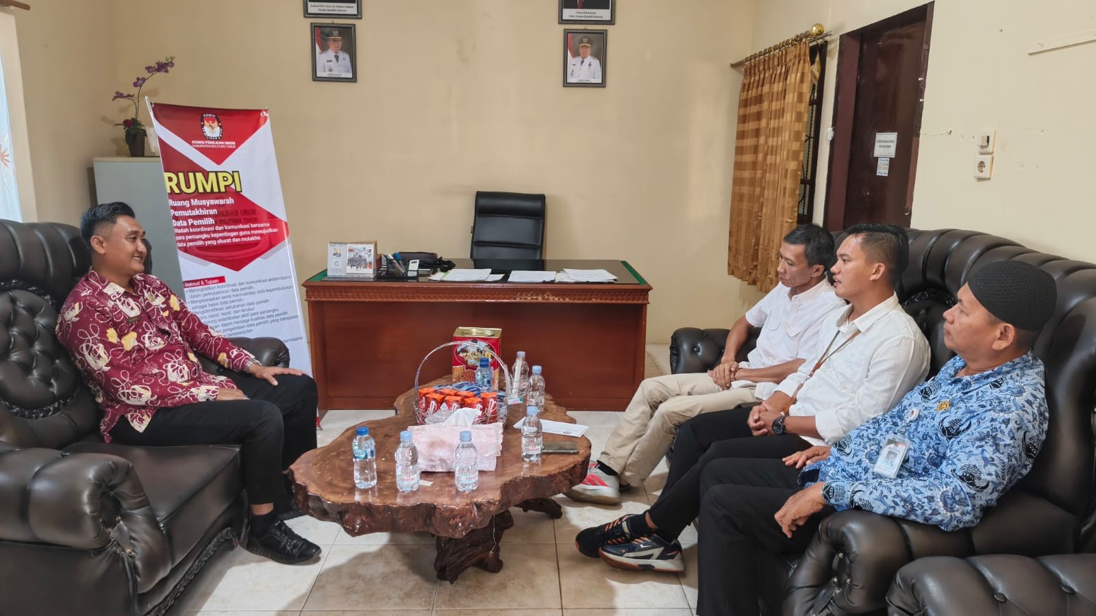 RUMPI di Kecamatan Gantung, KPU Beltim Perkuat Validasi Data Pemilih 9 AddText 07 30 06.40.20