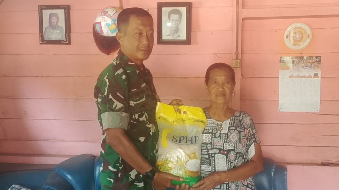 Serda Afrizal Kurniawan Salurkan Tali Asih kepada Warga Binaan di Desa Lenggang