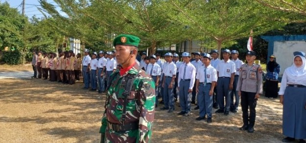 Anggota Koramil 414-0/Tgpandan Sertu Suprapto Jadi Komandan Upacara HUT ke-81 RI di Kecamatan Badau