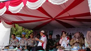 Danramil 414-05/Kelapa Kampit, Lettu Inf Rumawan Hadiri Pawai Pembangunan Kecamatan Kelapa Kampit