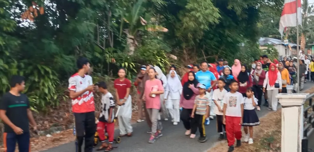 Babinsa Serka Anis Setiawan Hadiri Jalan Sehat Semarak HUT RI ke-81 di Desa Dukong 8 AddText 08 23 02.00.58