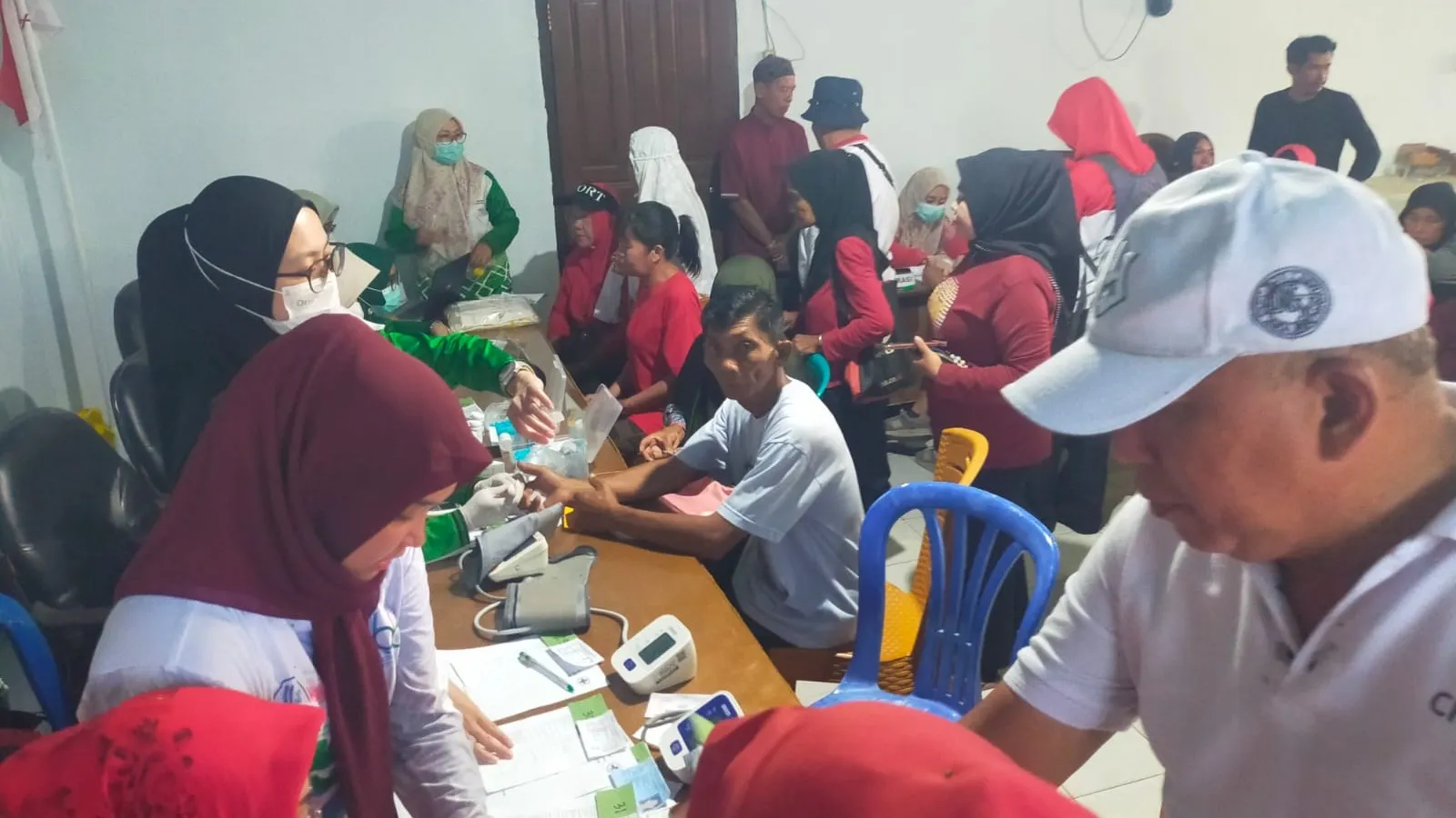 Babinsa Serka Anis Setiawan Hadiri Jalan Sehat Semarak HUT RI ke-81 di Desa Dukong 9 AddText 08 23 02.01.13