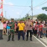 Sertu Suparna Ikuti Jalan Sehat Meriahkan HUT ke-81 Kemerdekaan RI di Desa Kelubi