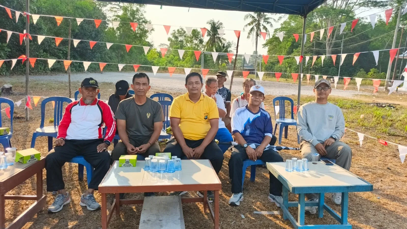 Di Desa APJ, Serka Astiyandi Ikuti Jalan Sehat Meriahkan HUT ke-81 Kemerdekaan RI 9 AddText 08 23 02.15.23