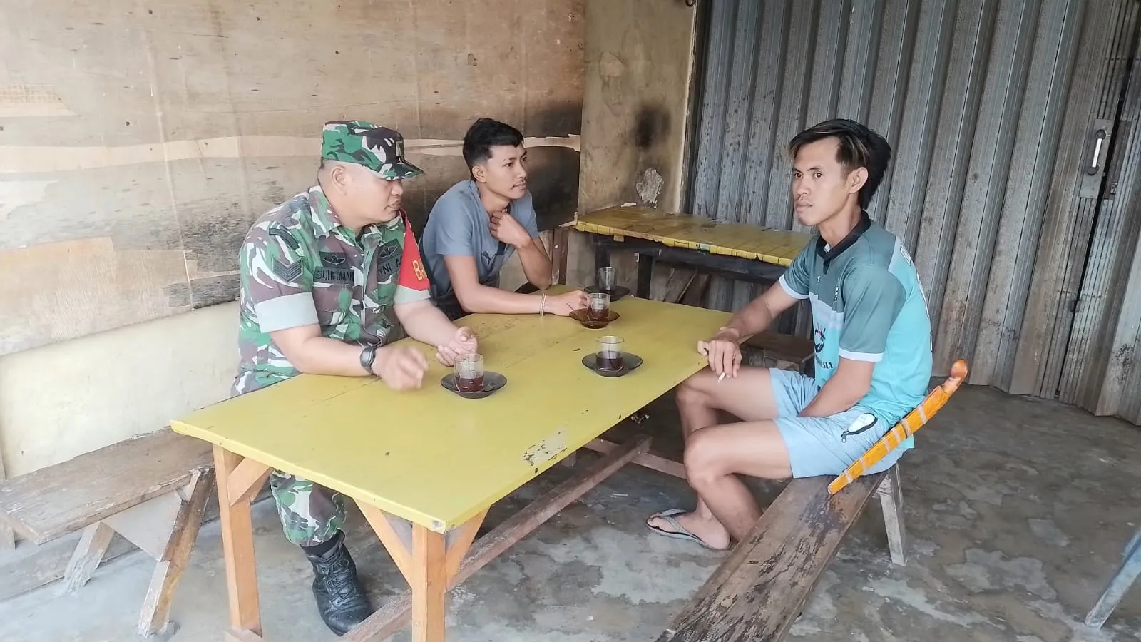 Babinsa Desa Jangkar Asam Serka Suherman Ajak Warga Waspadai Kebakaran Saat Musim Kemarau 8 AddText 08 24 01.40.05