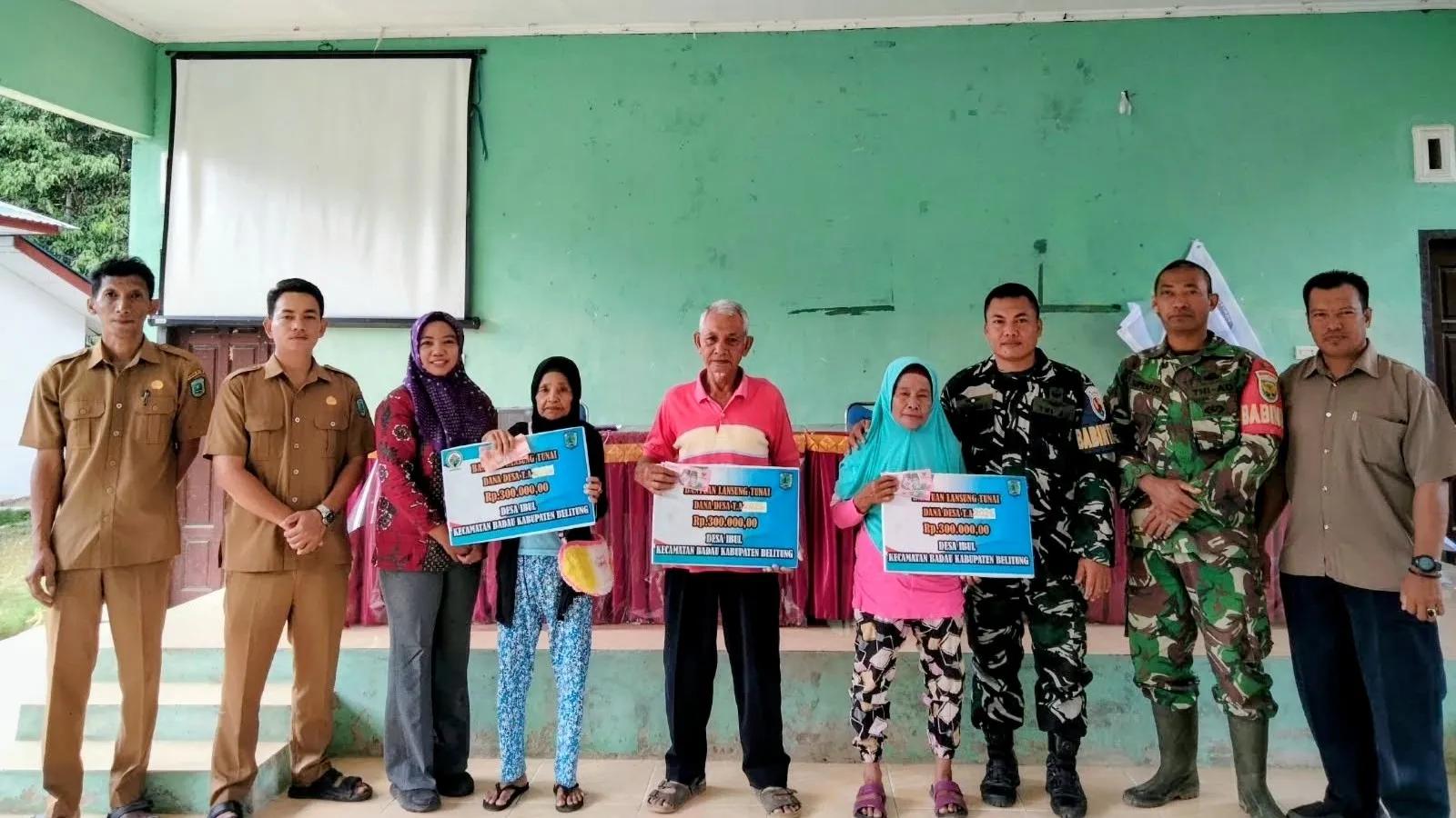 Babinsa Desa Ibul Sertu Suprapto Hadiri Penyaluran BLT Dana Desa Tahap VIII Bulan Agustus 2026 8 AddText 08 24 01.47.43