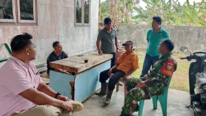 Di Desa Senyubuk, Sertu I Kadek Edi P Gelar Komsos Bahas Cuaca Ekstrem dan Antisipasi Karhutla
