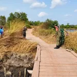 Rencana Pembangunan Jembatan Kulong Satu, Babinsa Air Saga dan Tim Zidam II/Swj Lakukan Pengukuran