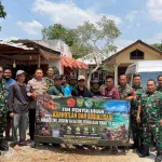 Di Badau, Sertu Suprapto dan Tim Karhutla Tinjau Kebakaran Lahan dan Sosialisasi Bahaya Kebakaran
