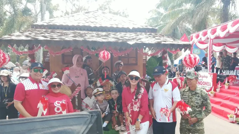 Danramil Kelapa Kampit Hadiri Pawai Pembangunan HUT RI ke 81 Kecamatan Manggar Belitung Timur