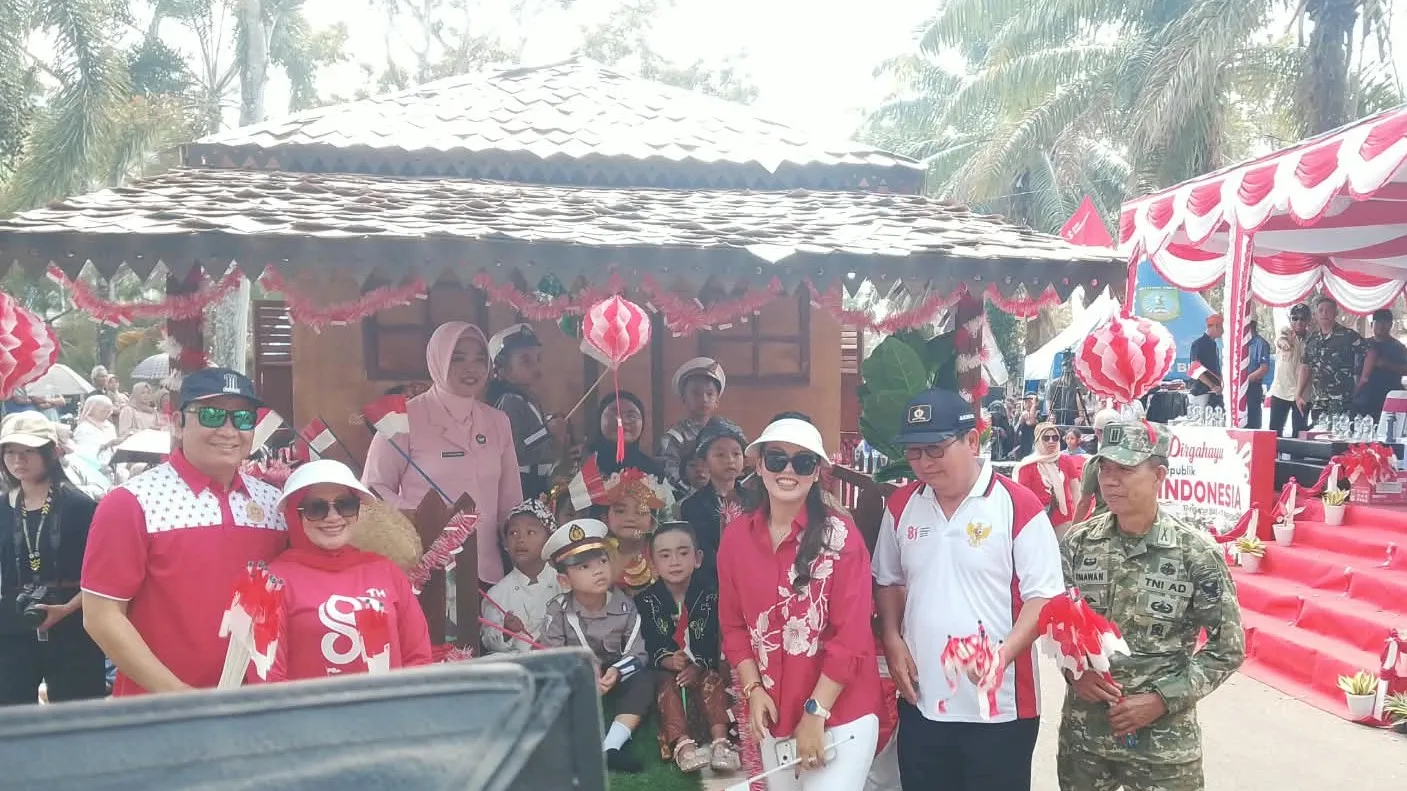 Danramil Kelapa Kampit Hadiri Pawai Pembangunan HUT RI ke 81 Kecamatan Manggar Belitung Timur 7 Danramil Kelapa Kampit Hadiri Pawai Pembangunan HUT RI ke 81 Kecamatan Manggar Belitung Timur