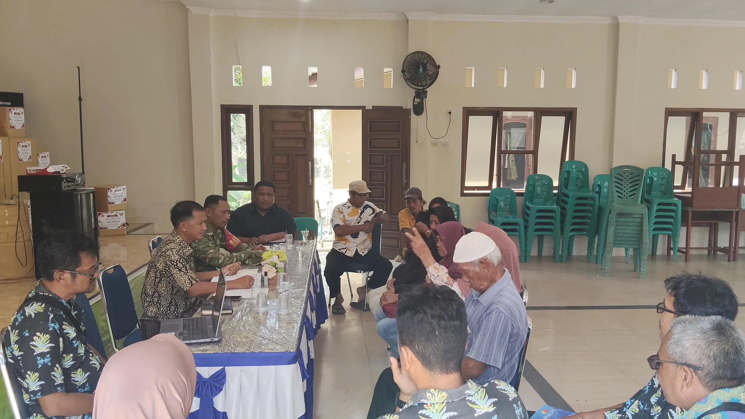 Babinsa Serka Andri Hadiri Mediasi Penyelesaian Masalah Lahan di Desa Selinsing 8 AddText 08 31 02.09.12 scaled