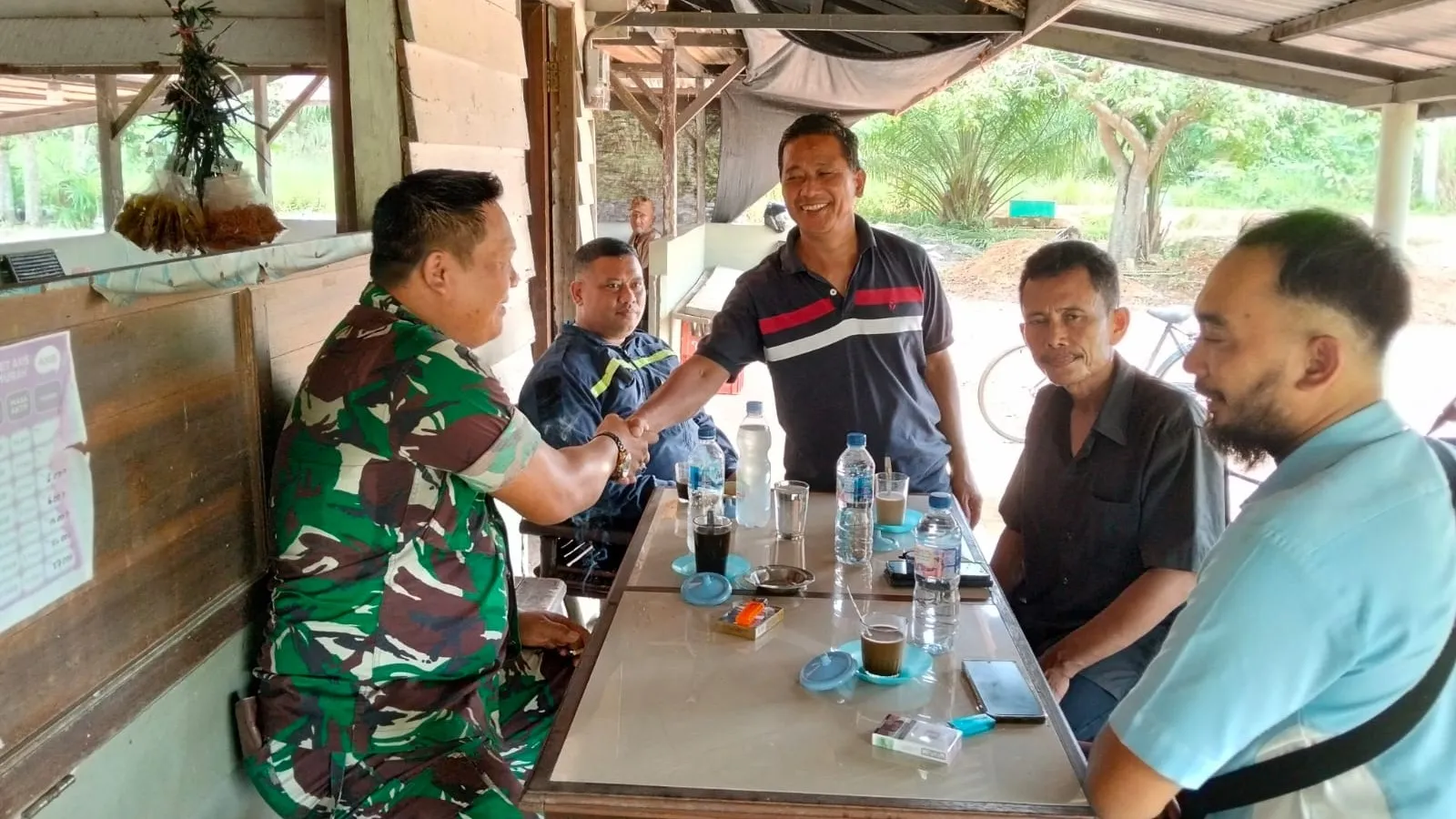 Di Desa Limbongan, Serda Restu Gelar Komsos dan Imbau Warga Tidak Buka Lahan dengan Cara Membakar 8 AddText 09 01 02.55.01
