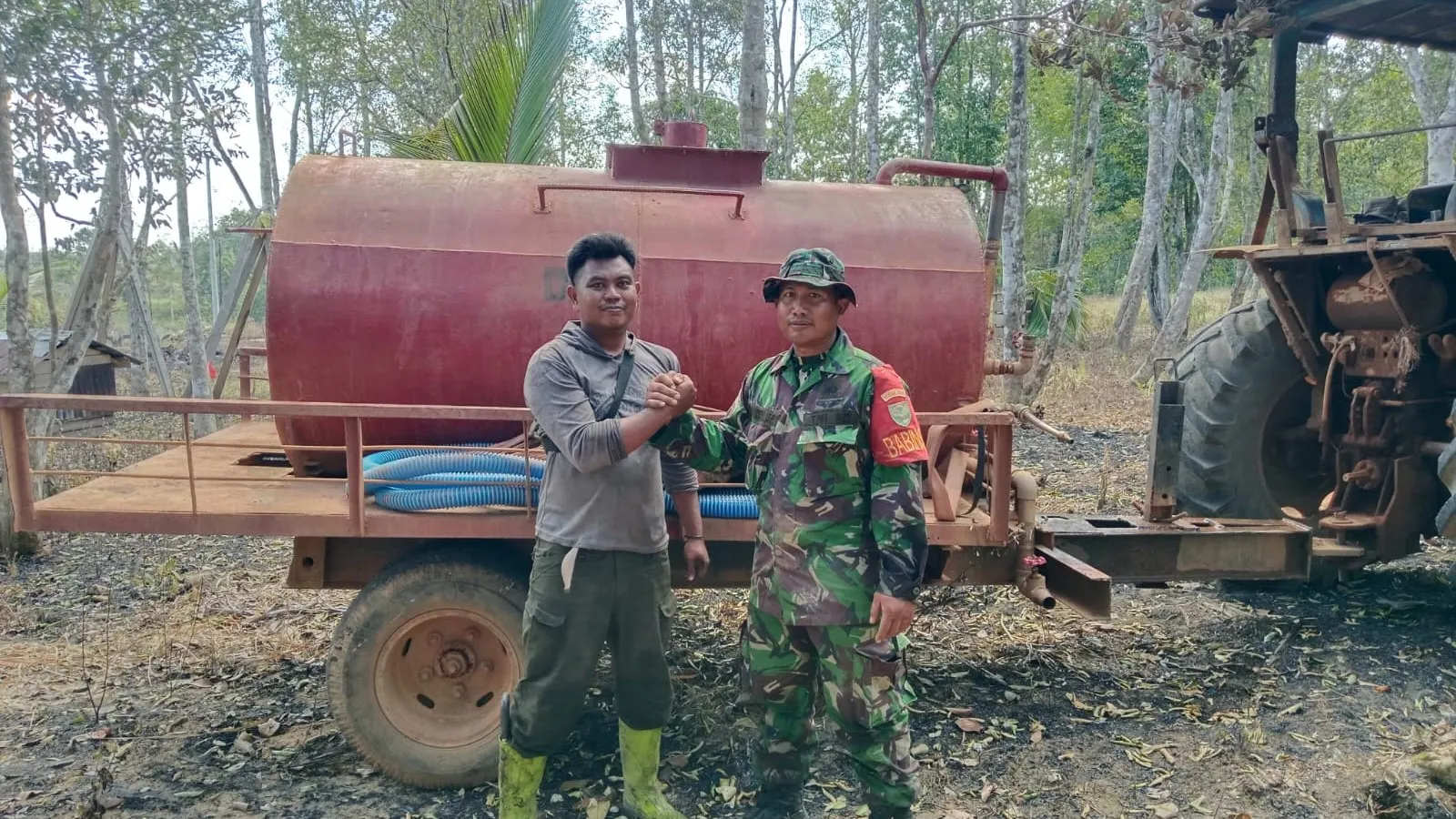 Karhutla di Jalan Buding Desa Cendil Sekitar 2 Hektare Lahan Terbakar : Api Berhasil dikendalikan. 9 AddText 09 02 03.32.36
