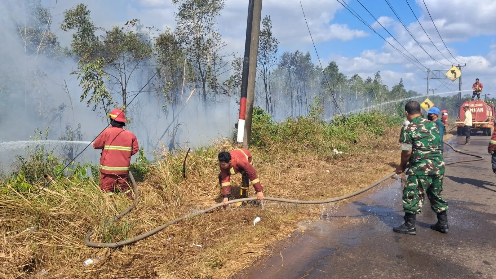Karhutla Jalan Tanjungpandan-Manggar di Dusun Buding Desa Buding Kelapa Kampit Berhasil Dipadamkan
