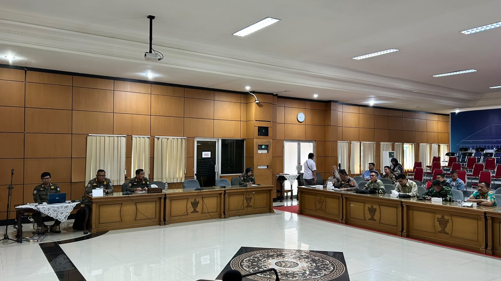 Pelda Suminto dari Koramil 01/Tanjungpandan Hadiri Rakor Persiapan Pengamanan Pilkades Serentak 9 AddText 09 10 02.16.56