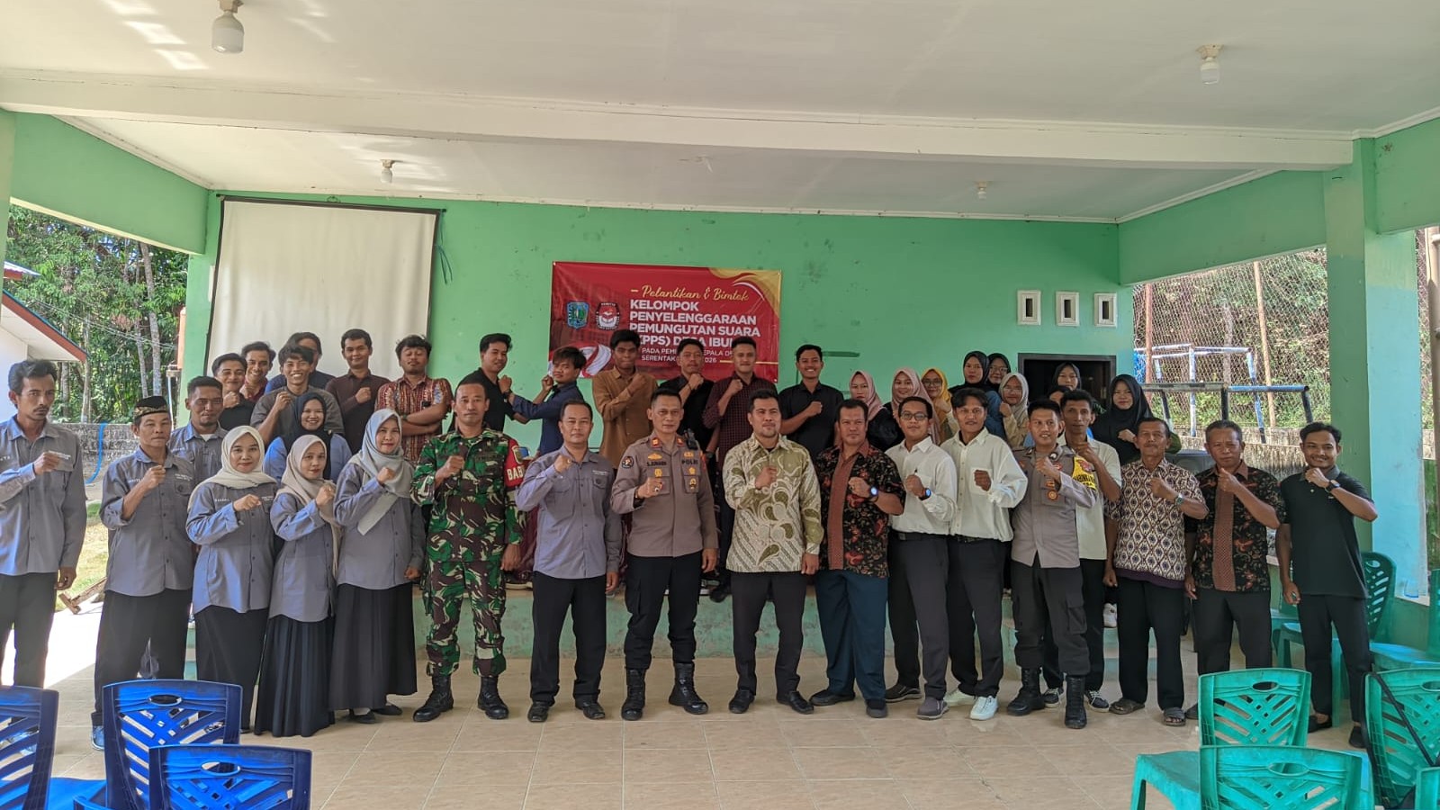 Babinsa Desa Ibul Sertu Suprapto Hadiri Pelantikan dan Bimtek KPPS Pilkades Serentak 2026 7 Babinsa Desa Ibul Sertu Suprapto Hadiri Pelantikan dan Bimtek KPPS Pilkades Serentak 2026