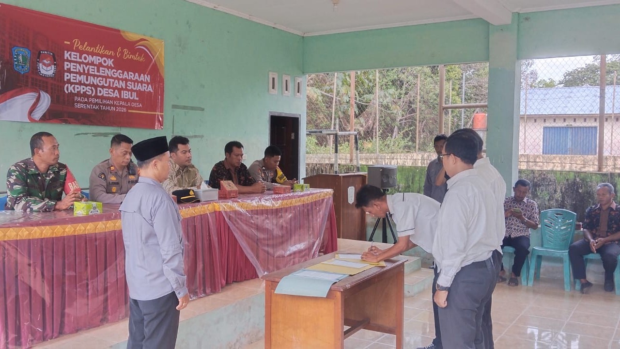 Babinsa Desa Ibul Sertu Suprapto Hadiri Pelantikan dan Bimtek KPPS Pilkades Serentak 2026 8 AddText 09 12 05.08.00