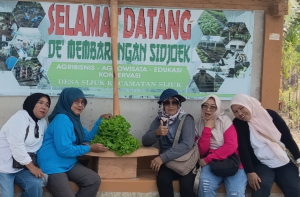 Kelompok Tani Hidroponik Kelurahan Tanjungpendam Kunjungi Agroeduwisata De Membarongan Sidjoek