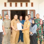 Babinsa Sertu Suprapto Pantau Distribusi Logistik Pilkades 2026 di Desa Ibul