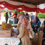 Babinsa Sertu Joko Nugroho Pantau Operasi Pasar di Kecamatan Dendang, Jaga Stabilitas Harga Pangan