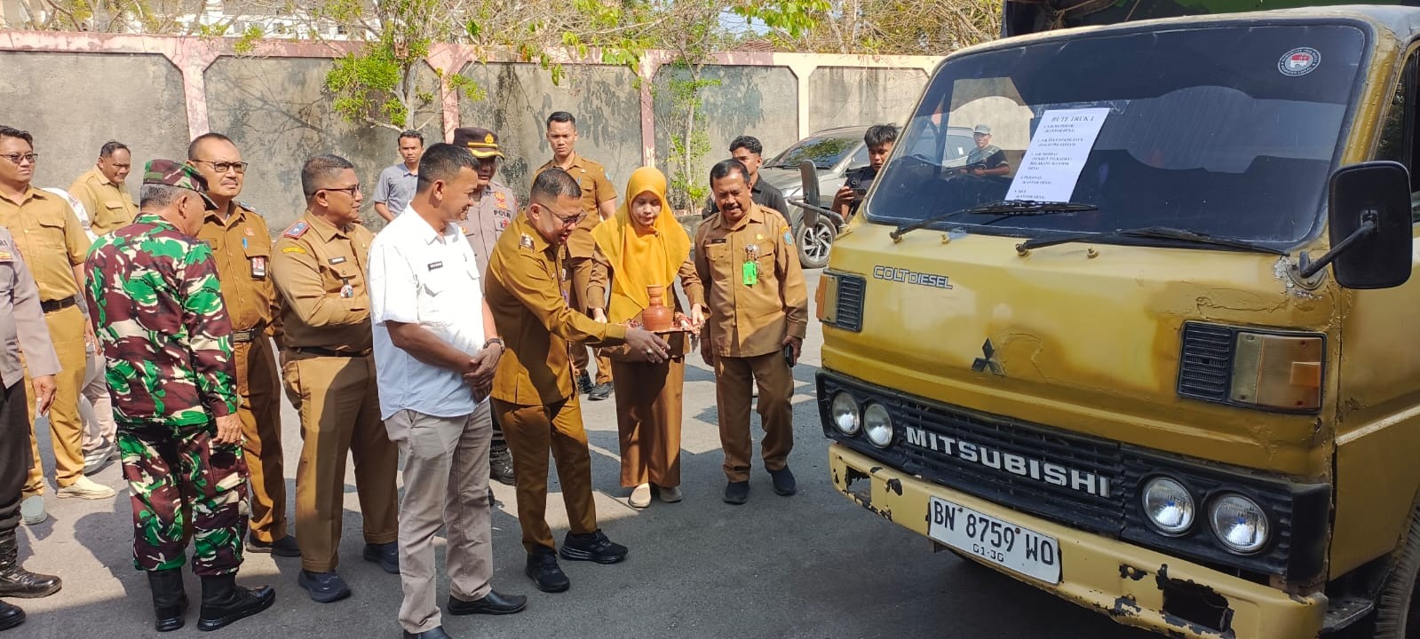 Wabup Belitung Lepas Logistik Pilkades Serentak Belitung: Didistribusikan 37.872 Surat Suara 8 AddText 09 14 06.29.28