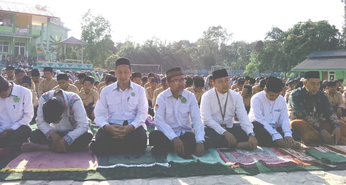 Musim Kemarau Panjang Melanda Belitung, Kemenag Gelar Shalat Istisqa Memohon Turunnya Hujan 7 Musim Kemarau Panjang Melanda Belitung, Kemenag Gelar Shalat Istisqa Memohon Turunnya Hujan