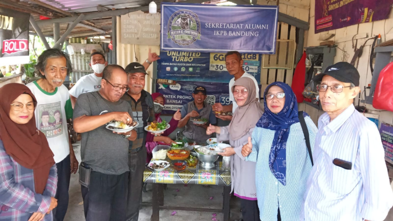 Gangan Darat, Ikan Panggang dan Es Sirup Hangatkan Silaturahmi Alumni IKPB Belitong Cabang Bandung