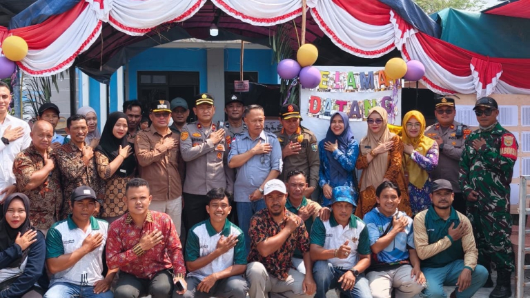 Serka Gatot S Monitoring Peninjauan Wabup Kesiapan TPS Pilkades Serentak di Desa Tanjung Tinggi