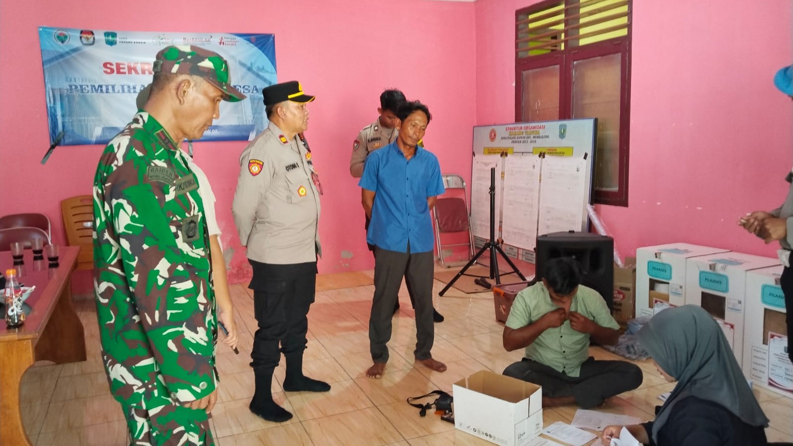 Danramil Membalong dan Sekda Belitung Monitor Kunjungan ke TPS 1 Desa Pulau Seliu 8 AddText 09 19 02.48.32