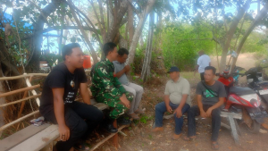 Babinsa Mentigi Sertu Ahmad R Imbau Warga Waspadai Karhutla di Musim Kemarau