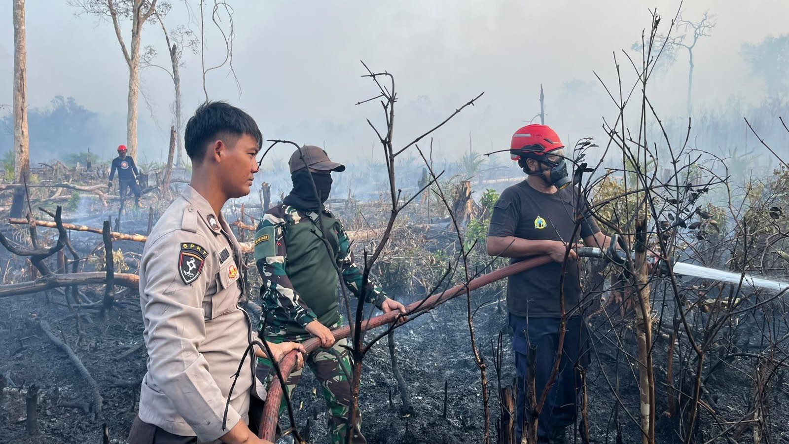 Kebakaran Lahan di Dusun Batumana Membalong, Sekitar 5 Hektare Terbakar: Api berhasil dipadamkan 8 AddText 09 22 01.19.46