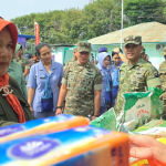 Sambut HUT ke-81 TNI, Dandim dan Danlanud Tinjau Bazar Murah di Belitung