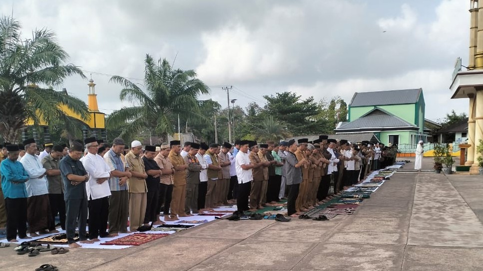 Di Beltim, Ratusan Warga Masyarakat Gelar Shalat Istisqa: Berdoa Memohon Hujan 7 Di Beltim, Ratusan Warga Masyarakat Gelar Shalat Istisqa: Berdoa Memohon Hujan